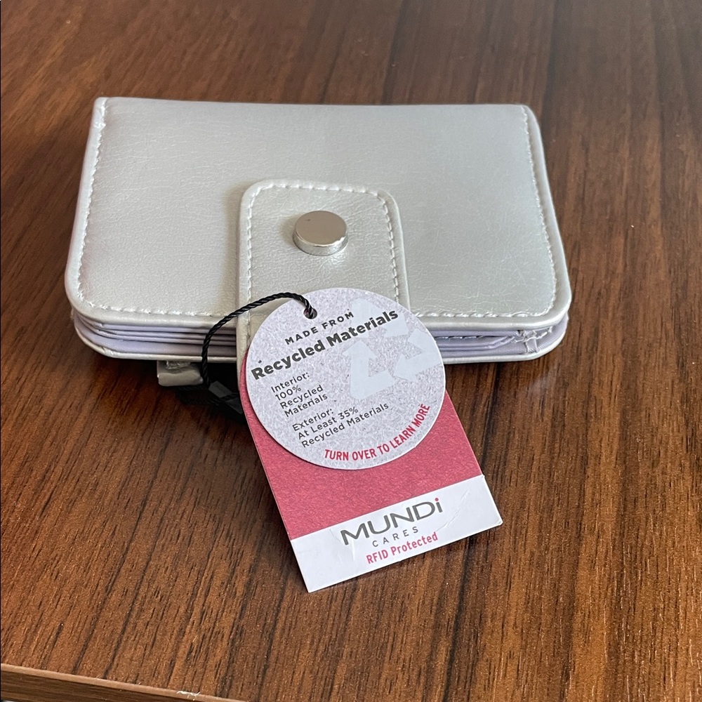 Mundi Cream Card Holder with Snap Closure